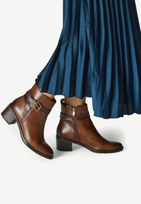 Marco Tozzi Cowboy/biker ankle boot - chestnut comb
