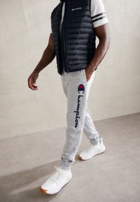 Champion ICONS CUFF PANTS LARGE LOGO - Pantalones deportivos - noxm