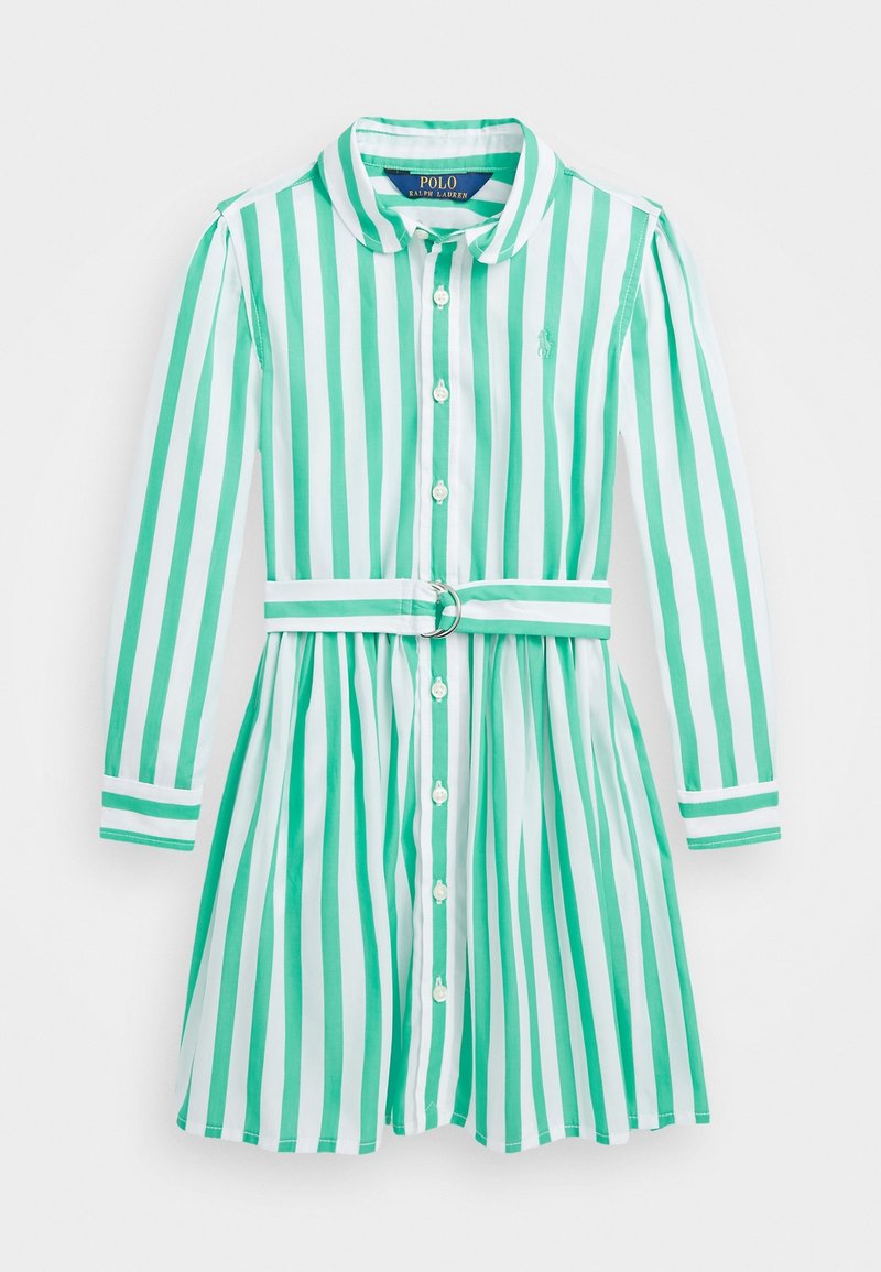 Sukienka w zielono-białe paski z kołnierzykiem, długimi rękawami, zapięciem na guziki z przodu oraz talią z marszczeniem i okrągłą metalową klamrą.