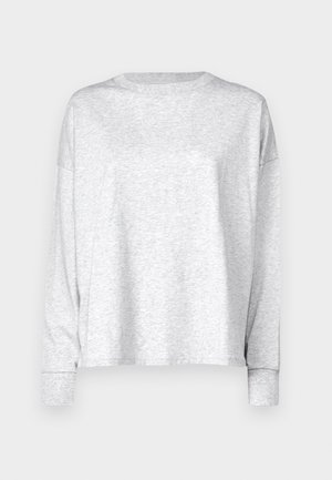 Hallimeh... hallusärgid, mis on valmistatud pehmest ja kergest kangast. Omab ümmargust kaela, madalaid õlgu ja soonikkoes varrukaid. Lihtne, minimaliistlik disain.