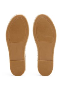 Thumbnail Image 7