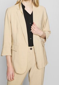 OPUS Pitkä takki - beige