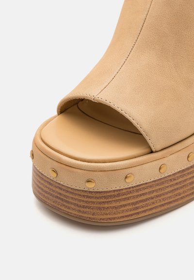 Sinead Gorey Clogs - sand