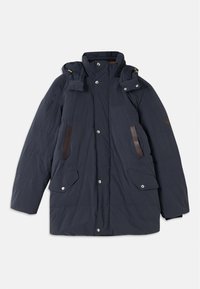Parka imbottita di colore blu navy con colletto alto, cappuccio staccabile, dettagli in pelle, due tasche frontali e chiusura a bottoni a pressione.