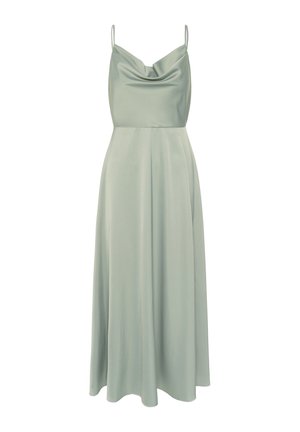 Vestido de satén verde claro con tirantes finos, escote tipo chal, cintura ajustada y falda larga fluida.