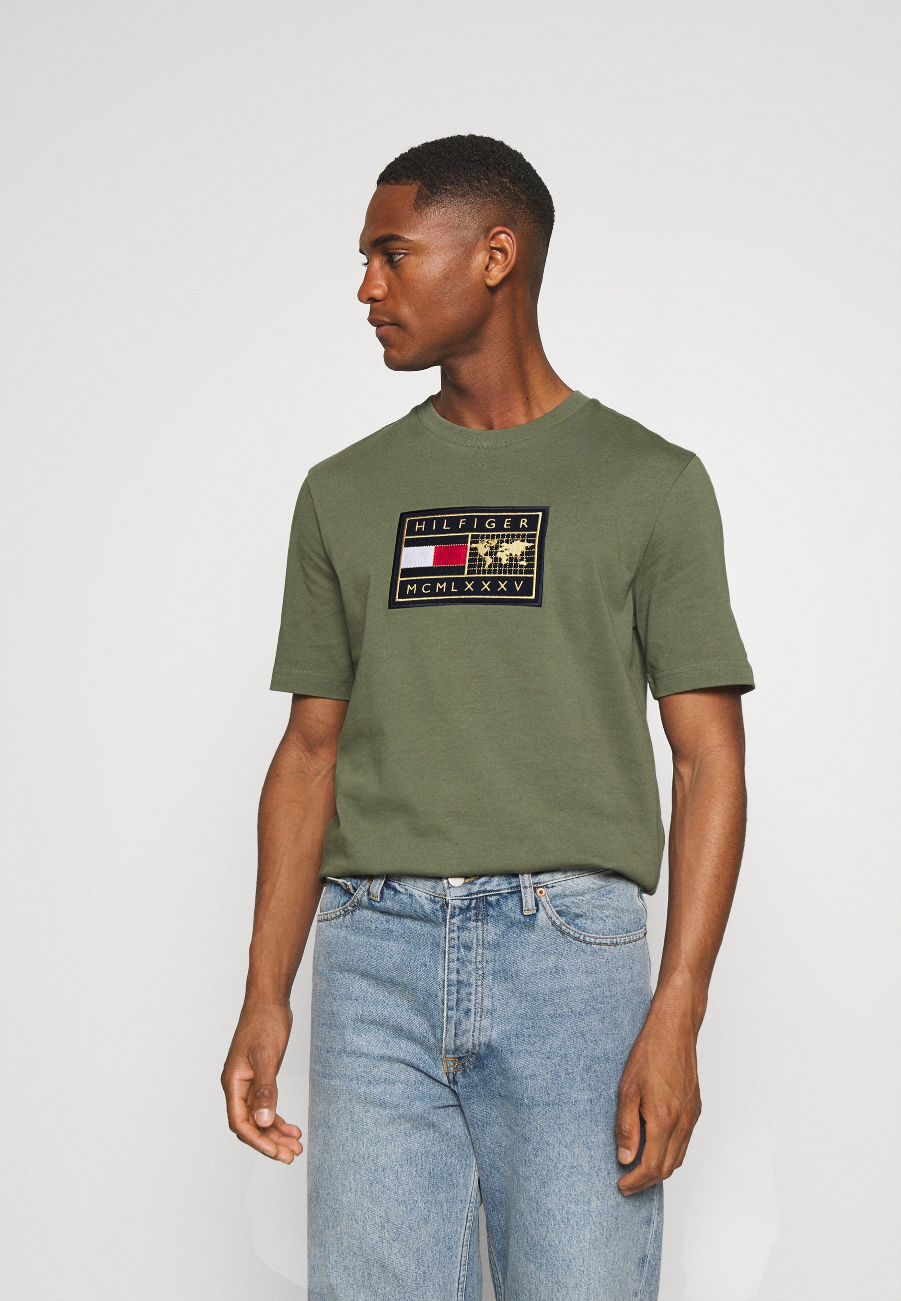 Tommy Hilfiger ICON EARTH BADGE TEE 