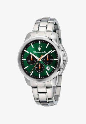 Orologio Maserati con quadrante verde, cassa in acciaio inossidabile e bracciale. Presenta tre sub-quadranti, accenti arancioni e un display della data.