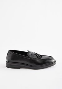 Mocassins en cuir noir à finition lisse, avec un accent pompon et un détail cousu sur la partie supérieure. Semelle en caoutchouc profilée basse et bout arrondi.
