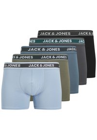 Cinq paires de boxers en coton stretch de différentes couleurs : bleu clair, vert olive, bleu sarcelle, gris foncé et noir. Chacune possède une ceinture élastique avec logo.