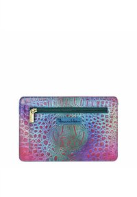 Bunte Lederetasche mit eingeprägtem Krokodil-Muster, ausgestattet mit einem türkisfarbenen Reißverschluss und goldenen Beschlägen. Die Maße betragen ungefähr 25 x 18 cm.