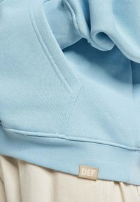 Unselected, blue