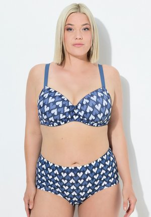 Blauwe lingerieset met een hartpatroon, bestaande uit een gevoerde bh en hooggelegen slips. Gemaakt van een gladde stof met verstelbare bandjes.