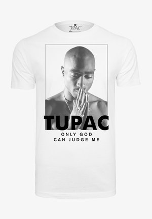 Weißes Baumwoll-T-Shirt mit einem schwarz-weißen Grafikmotiv eines Mannes, der die Hände zum Gebet zusammenhält, mit dem Text "TUPAC" und "NUR GOTT KANN MICH VERURTEILEN."
