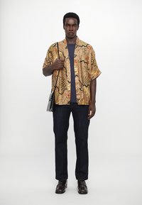 Origin Of Hearts BEGA KIMONO UNISEX - Lehká bunda - amber