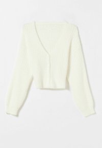 Vit kortärmad cardigan med V-ringad hals, ribbad textur, långa ärmar och fem knappstängningar fram. Mjuk, lurvig material.