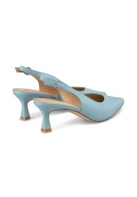 Scarpe slingback azzurro chiaro con punta a punta, una fibbia circolare e un tacco scolpito di altezza media. Finitura in pelle liscia e design con ritagli.