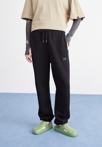 Alpha Industries - ESSENTIALS JOGGER - Trainingsbroek - black Miniatuurafbeelding 1