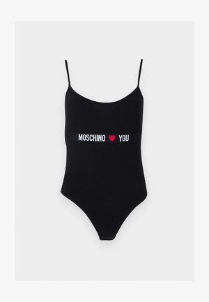 Body negru cu bretele subțiri și o bandă în talie cu text alb „MOSCHINO” și „YOU”, separate de un simbol de inimă roșie.
