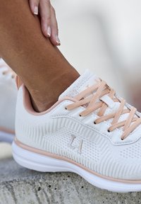 LASCANA SNEAKER - Tenisice - weiß rosé