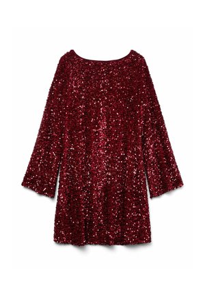 Röd paljettklänning med rundad halsringning och trekvartsärmar. Tyget har en glansig textur som glittrar med flera paljetter.