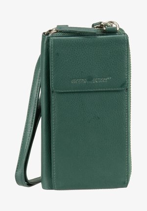 Sac bandoulière en cuir vert avec une finition texturée, fermeture éclair, poche à rabat à l'avant et bandoulière réglable. Logo de la marque embossé à l'avant.