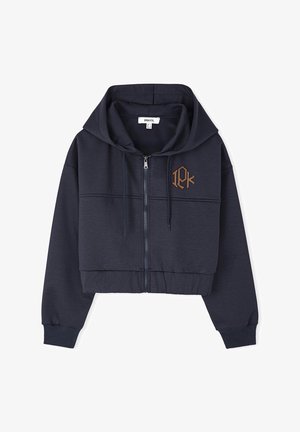 Marineblauwe cropped hoodie met een rits aan de voorkant, geribbelde manchetten, trekkoorden en een bruin geborduurd logo. Glad stof, klassiek hoodie-ontwerp.