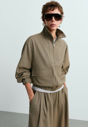 OYSHO, HOUNDSTOOTH HIGH-NECK JACKET - Veste mi-saison - brown melange