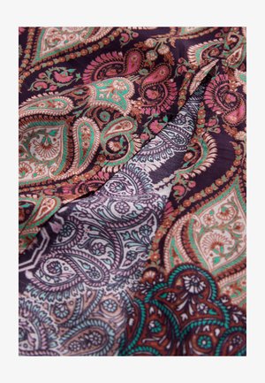 Wielobarwna jedwabna tkanina z ozdobnymi wzorami paisley w odcieniach fioletu, zieleni morskiej, różu i złota, z misternymi detalami i fakturą.