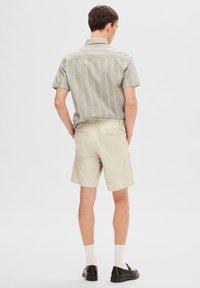 Selected Homme SLHREGULAR BILL FLEX - Lühikesed püksid - moonstruck