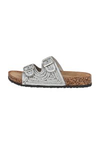 Sandali a scivolo argentati impreziositi presentano due cinturini con fibbia, insole in sughero, suola in gomma e motivo decorativo geometrico.