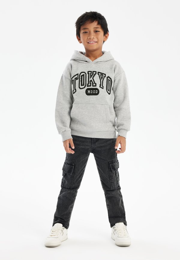 WITH BOUCLE APPLIQUE - Kapuzenpullover