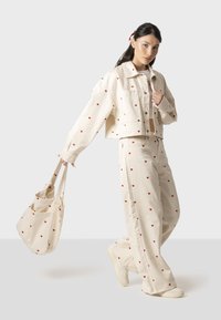 Kaotiko POCKETS MULTIHEART - Traper jakna - ivory