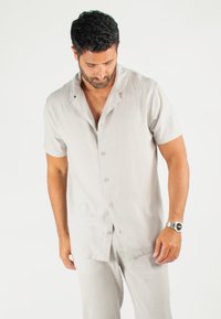 Non sélectionné, gris