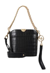 Borsa a manico in ecopelle nera effetto coccodrillo con tracolla in catena dorata, charm con logo MK e un accento con nappina rimovibile. Include una tracolla staccabile.