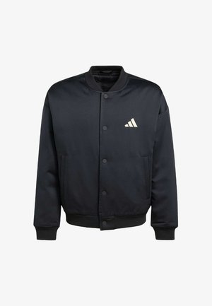 Veste bomber noire en tissu lisse, dotée d'une fermeture à boutons-pression, de poches latérales et d'un logo Adidas blanc sur la poitrine gauche.