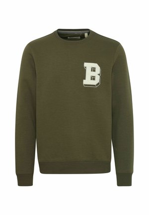 Hanorac de culoare verde măsliniu dintr-un amestec de bumbac, cu guler tip crew și manșete ribbate. Detaliu notabil: litera „B” brodată în alb pe față.