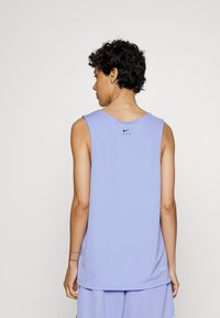 Nike Performance DRY FIT - Top - light thistle/ghost green