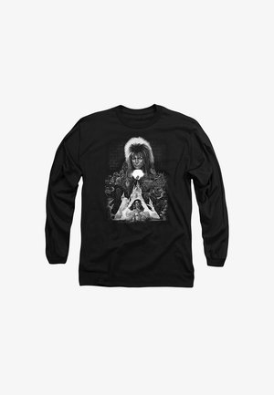 Schwarzes Langarmshirt mit einem monochromen grafischen Design eines Charakters mit stacheligem Haar und Fantasy-Elementen aus einem Labyrinth-Thema.