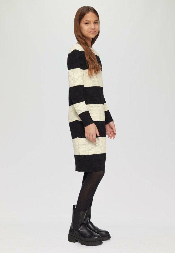 GESTREIFTES WEICHEM - Strickkleid - helles sand