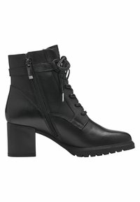 Botas de cuero negro hasta el tobillo con punta redonda, un tacón grueso, cordones en la parte delantera y un zipper lateral. Presentan detalles cosidos y una suela texturizada.