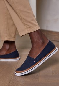 Tommy Hilfiger Scarpe senza lacci - dark blue