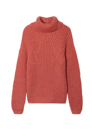 Roodbruine gebreide trui met een hoge geribbelde kol, verlaagde schouders en een textuurpatroon over de hele trui. Zacht, chunky garen. 