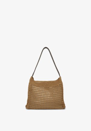 Borsa da shopping in rete intrecciata marrone con tracolla solida, design a rete aperta e forma rettangolare su sfondo bianco.