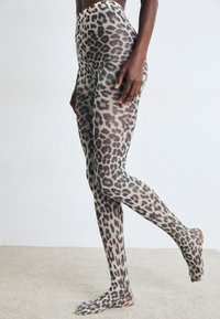 Tijgerprint panty met hoge tailleband, vervaardigd uit een doorschijnende stof met een gestructureerde uitstraling en een aansluitend ontwerp.