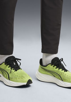 Puma, VELOCITY NITRO 5 - Обувки за бягане по асфалт - sunny lime-moody gray