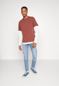 Levi's® VINTAGE - T-shirt básica - cinnamon stick