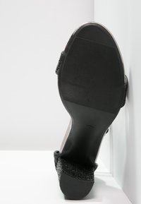 Dorothy Perkins Korolliset sandaalit - black