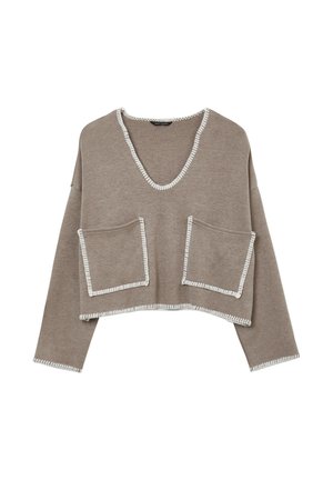Brauner, kurzer Pullover mit langen Ärmeln, V-Ausschnitt und weißen Akzenten. Verfügt über zwei aufgesetzte Taschen und eine weiche Stricktextur.