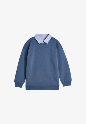 Blauwe sweatshirt met een lichtblauwe overhemdinzet. Heeft een ronde halslijn, lange mouwen en ribgebreide manchetten en onderrand.