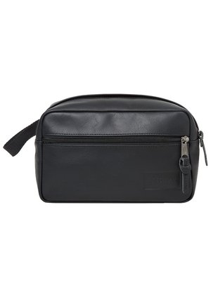 Porta cosmetici in pelle nera con superficie liscia, chiusura con zip e manico laterale. Presenta una tasca frontale con branding discreto.